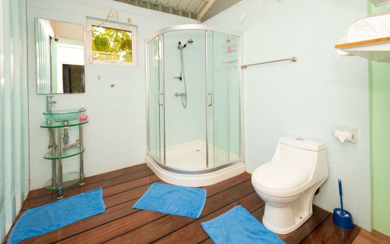 Rusty Pelican - Lazy Lizard Container Home. La Gaulette Extérieur photo